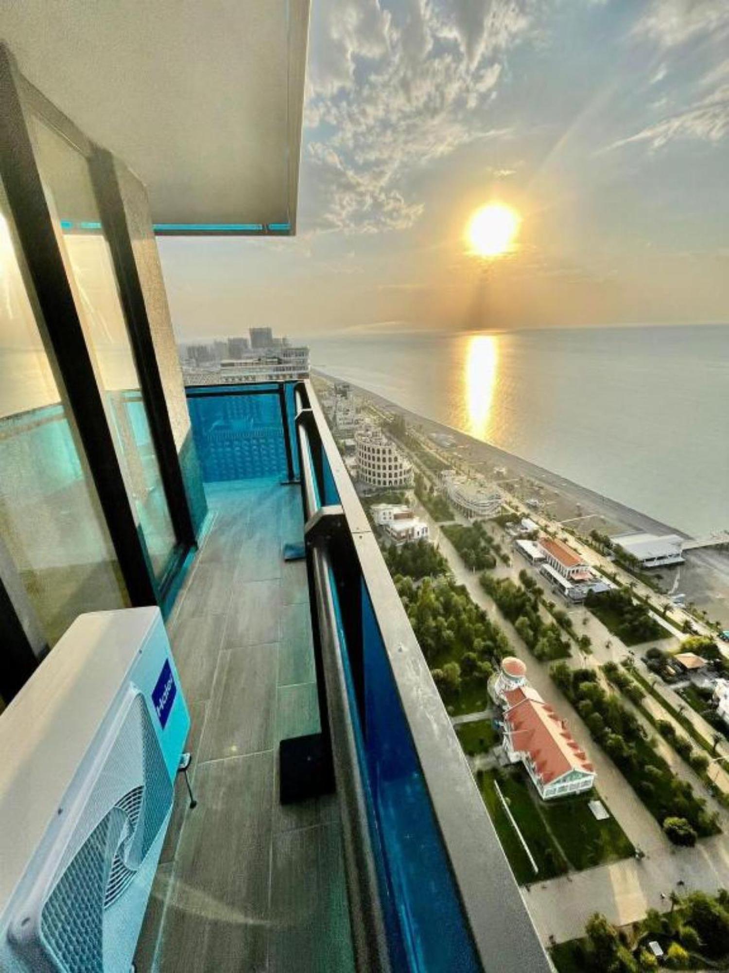 Orbi City Sea View Aparthotel Batumi Ngoại thất bức ảnh
